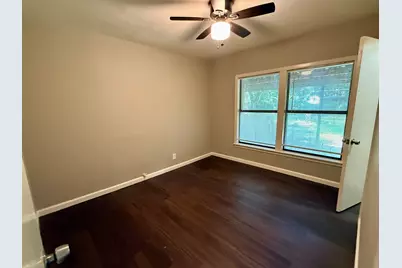 215 W Tennie Street, Gainesville, TX 76240 - Photo 15