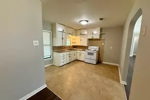 215 W Tennie St, Gainesville, TX 76240 - Photo 7