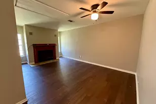 215 W Tennie St, Gainesville, TX 76240 - Photo 9