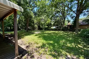215 W Tennie St, Gainesville, TX 76240 - Photo 17