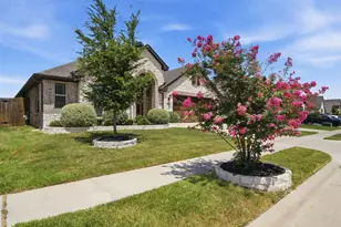 540 Ramon St, Burleson, TX 76028 - Photo 3