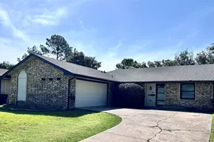 446 Meadowhill Dr, Garland, TX 75043 - Photo 1
