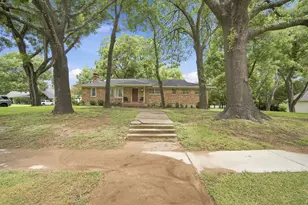 1122 W Main St, Waxahachie, TX 75165 - Photo 1