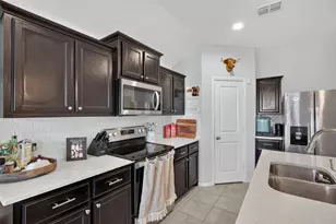 717 Durango Ln, Cleburne, TX 76033 - Photo 3