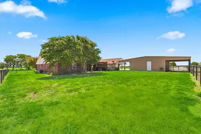 11555 Plainview Road, Krum, TX 76249 - Photo 31