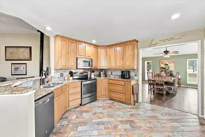11555 Plainview Road, Krum, TX 76249 - Photo 13