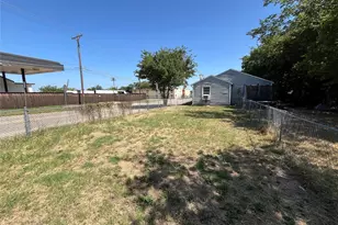 2223 Houston St, Grand Prairie, TX 75050 - Photo 13