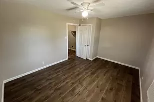 2223 Houston St, Grand Prairie, TX 75050 - Photo 9