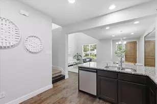4671B Dozier Rd, Carrollton, TX 75010 - Photo 11