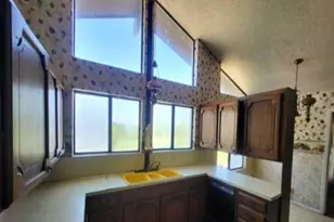 306 Wade St, Olney, TX 76374 - Photo 5