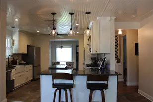 420 E Franklin St, Grapevine, TX 76051 - Photo 5