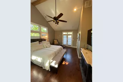 420 E Franklin Street, Grapevine, TX 76051 - Photo 13