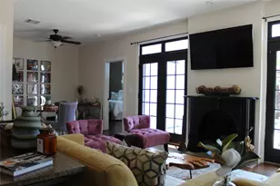 420 E Franklin St, Grapevine, TX 76051 - Photo 7