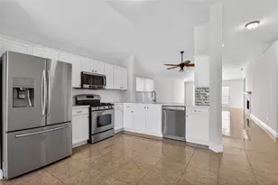 4817 Barnhill Ln, Fort Worth, TX 76135 - Photo 15