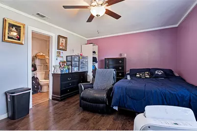 422 N Holiday Drive, Grand Prairie, TX 75052 - Photo 17