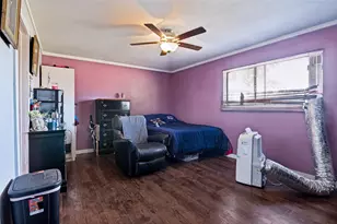 422 N Holiday Dr, Grand Prairie, TX 75052 - Photo 15