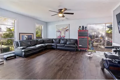 422 N Holiday Drive, Grand Prairie, TX 75052 - Photo 7