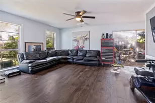 422 N Holiday Dr, Grand Prairie, TX 75052 - Photo 7