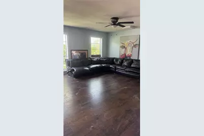 422 N Holiday Drive, Grand Prairie, TX 75052 - Photo 9