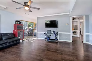 422 N Holiday Dr, Grand Prairie, TX 75052 - Photo 9