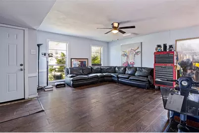 422 N Holiday Drive, Grand Prairie, TX 75052 - Photo 5