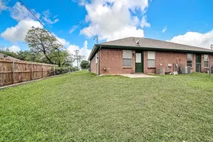 2549 E Renfro St, Burleson, TX 76028 - Photo 11