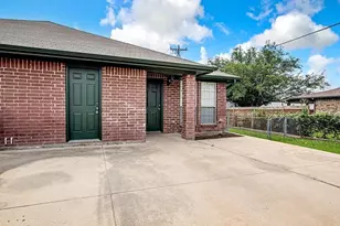 2549 E Renfro St, Burleson, TX 76028 - Photo 3