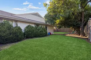 10647 Chesterton Dr, Dallas, TX 75238 - Photo 29