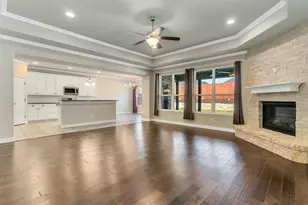808 Chestnut Grove Dr, Cleburne, TX 76033 - Photo 9