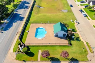 808 Chestnut Grove Dr, Cleburne, TX 76033 - Photo 33