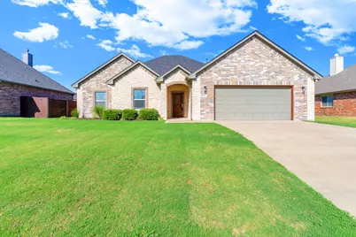 808 Chestnut Grove Drive, Cleburne, TX 76033 - Photo 1