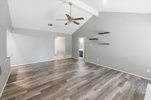 200 Almond Ln, Euless, TX 76039 - Photo 9