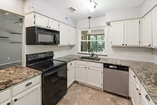 200 Almond Ln, Euless, TX 76039 - Photo 13
