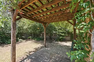 200 Almond Ln, Euless, TX 76039 - Photo 7