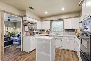 8128 Herndon Dr, Benbrook, TX 76116 - Photo 15