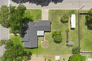 8128 Herndon Dr, Benbrook, TX 76116 - Photo 35