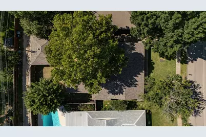9639 Leaside Drive, Dallas, TX 75238 - Photo 31