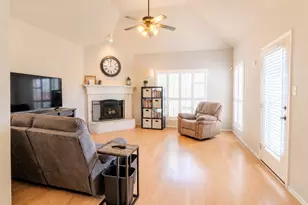 4712 Feldman Dr, Carrollton, TX 75010 - Photo 5