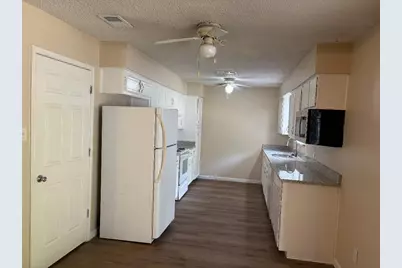 6309 Elm Springs Drive, Arlington, TX 76001 - Photo 5