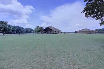 108 Champions Way, Azle, TX 76020 - Photo 23
