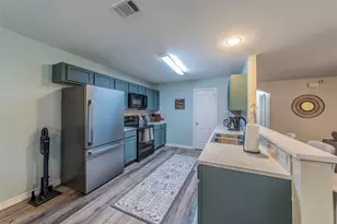 421 Oxford St, Burleson, TX 76028 - Photo 5