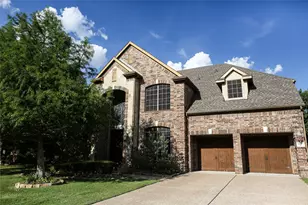 2417 Laguna Ln, Arlington, TX 76012 - Photo 1