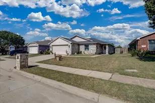 2612 Diver Ct, Fort Worth, TX 76119 - Photo 5