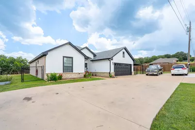 1305 E Apache Trail, Granbury, TX 76048 - Photo 9