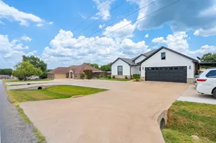 1305 E Apache Trail, Granbury, TX 76048 - Photo 7