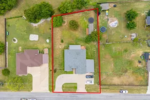1305 E Apache Trail, Granbury, TX 76048 - Photo 3