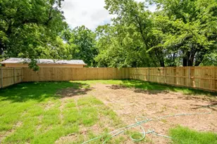 1321 Franklin Ave, Bonham, TX 75418 - Photo 11