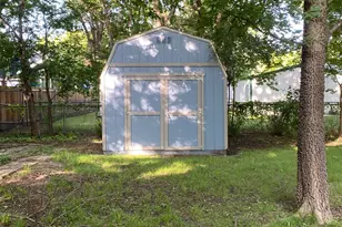 1331 S Travis St, Sherman, TX 75090 - Photo 17