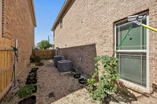 431 W Pioneer Dr, Irving, TX 75061 - Photo 29