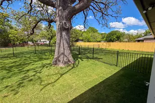 411 W Dulin St, Sherman, TX 75090 - Photo 17